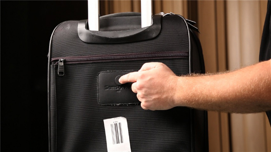 Sticknfind-on-luggag