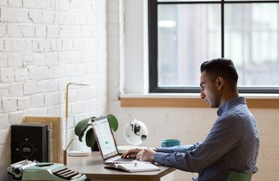 4 Healthy Ways to Stay Alert and Focused at Work