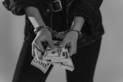 Financial Advisor Scammers — How to Spot Them From a Mile Away